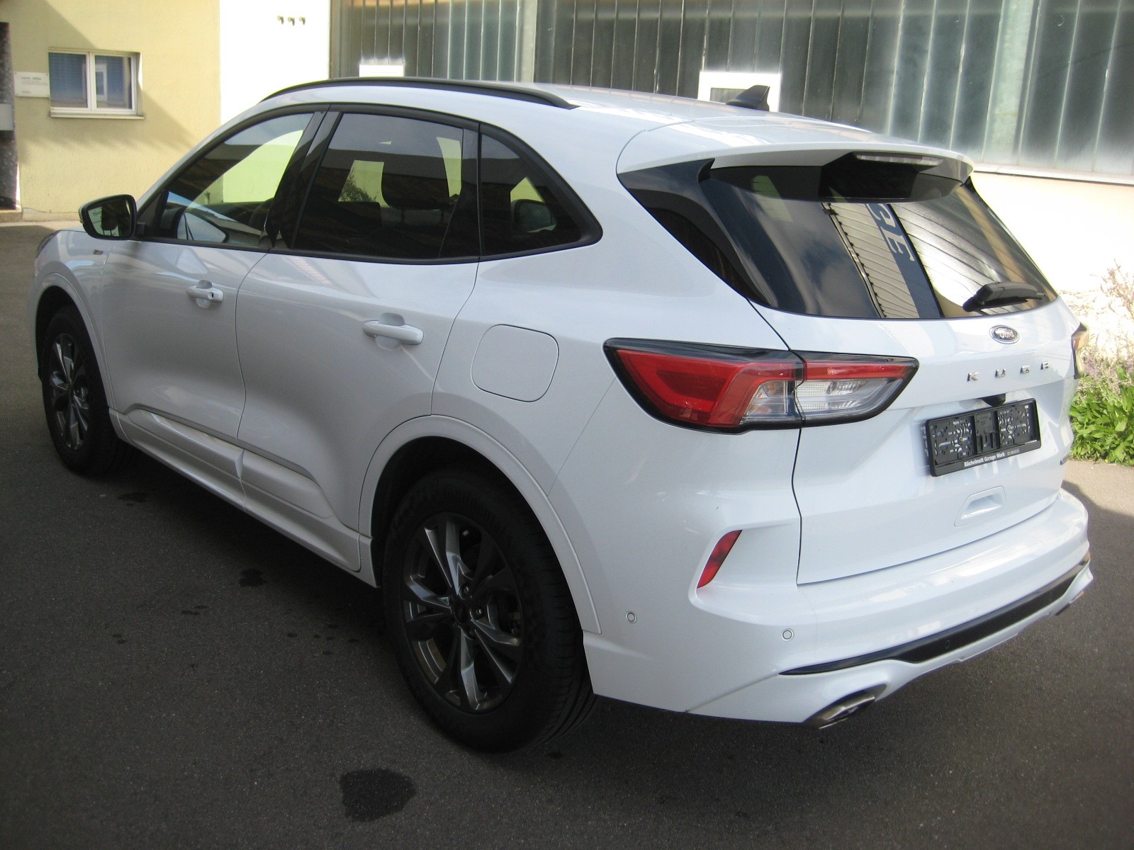 FORD Kuga 2.5 FHEV ST-Line X 4WD-image-2