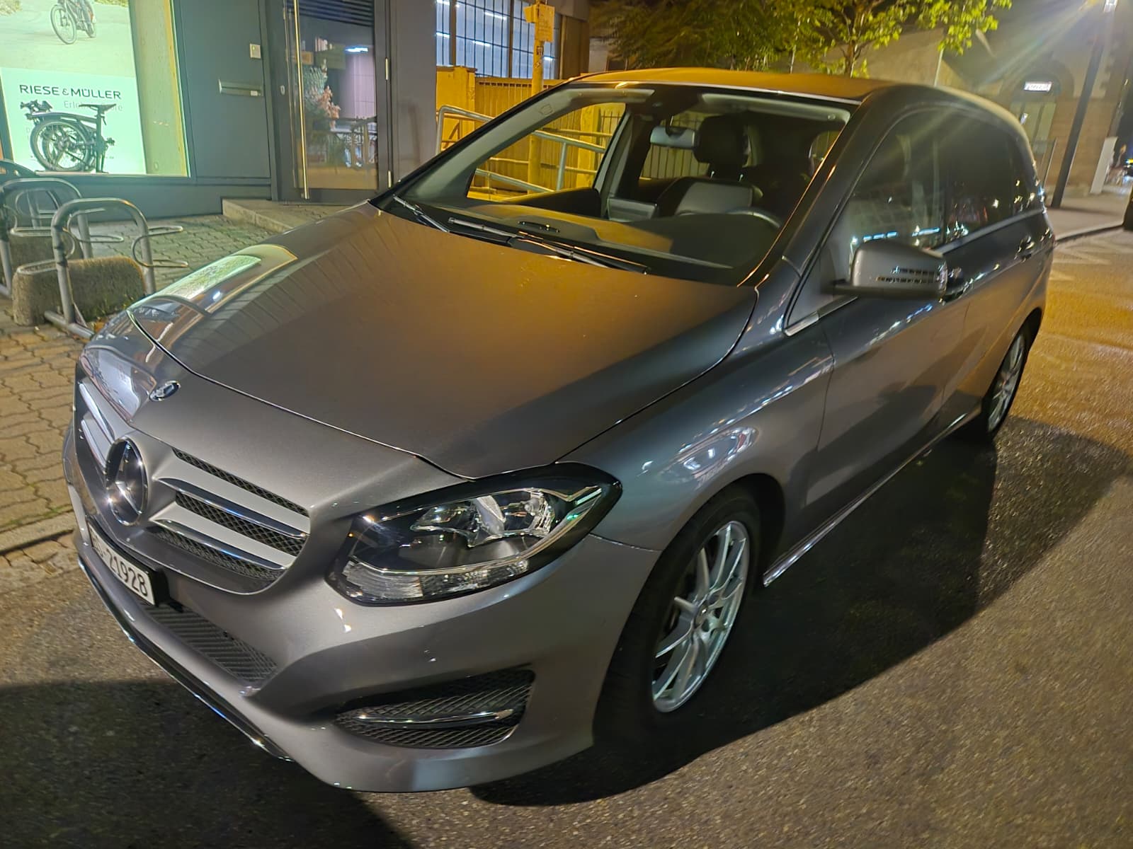 MERCEDES-BENZ B 250 Urban-image-1