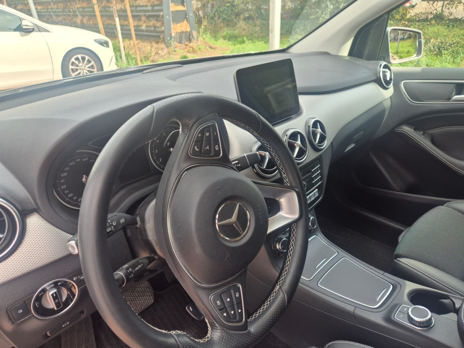 MERCEDES-BENZ B 250 Urban-image-4