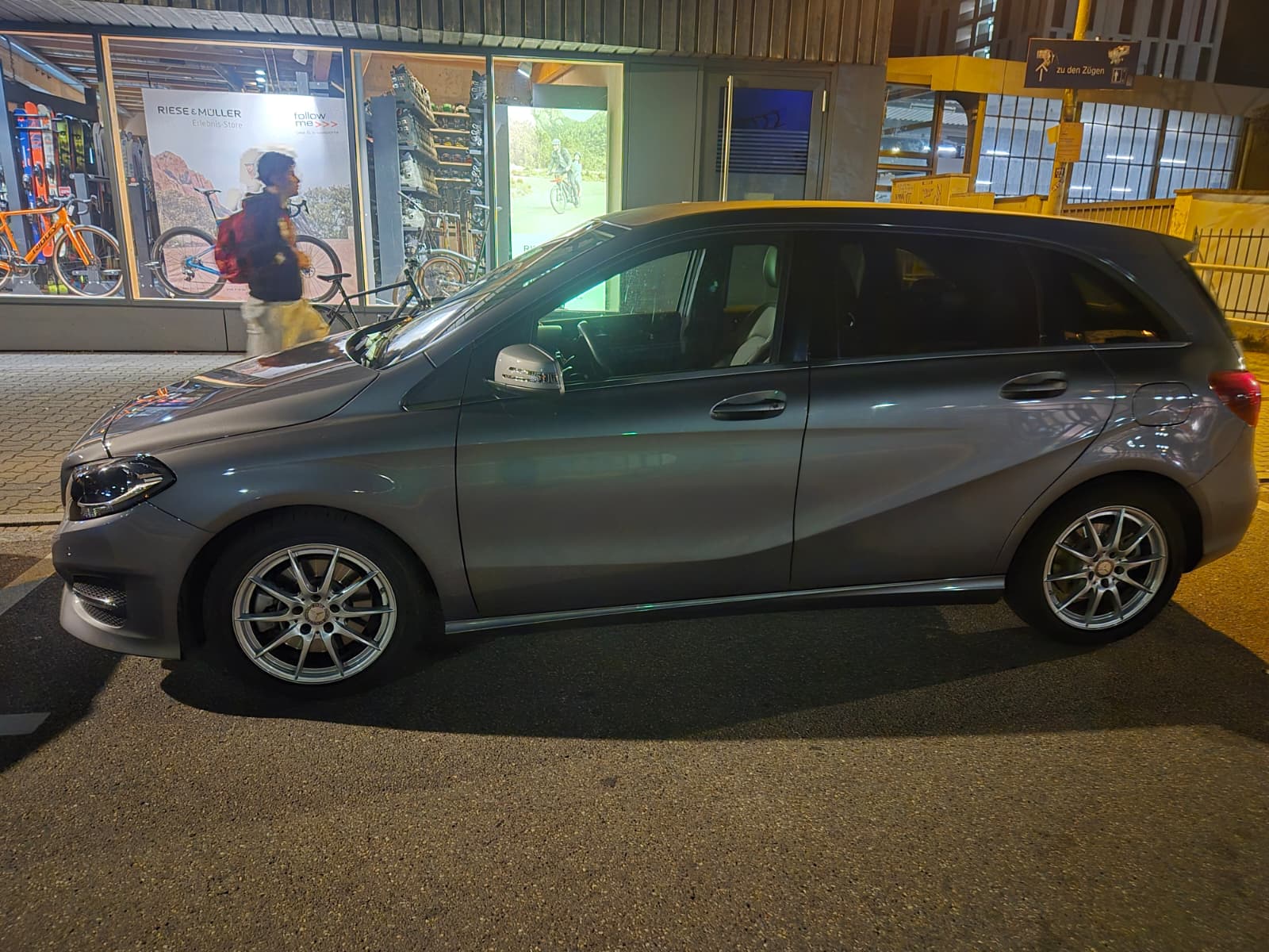 MERCEDES-BENZ B 250 Urban-image-2