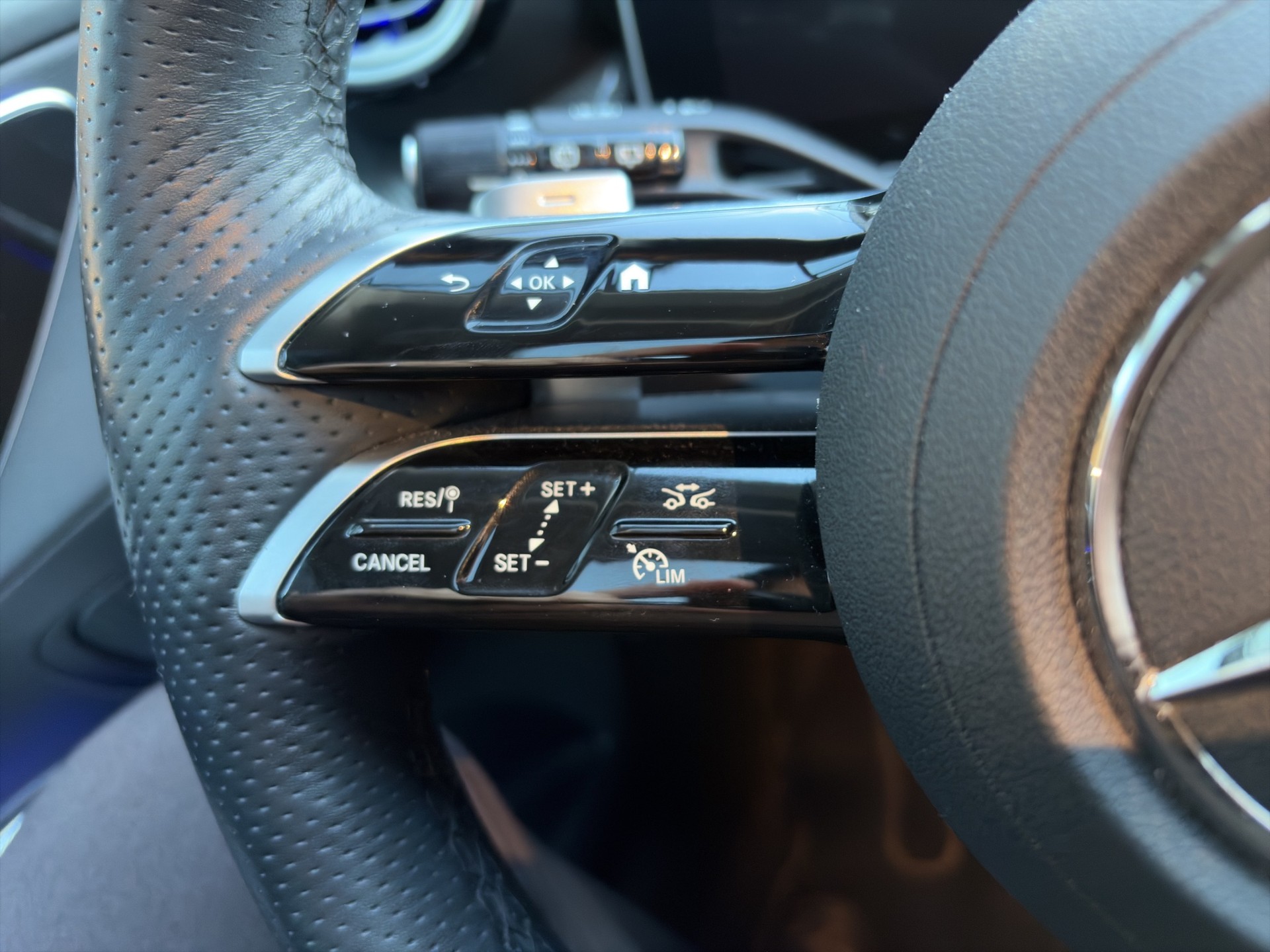 MERCEDES-BENZ GLC-Klasse X254 GLC 220 d AMG Line 4matic-image-12
