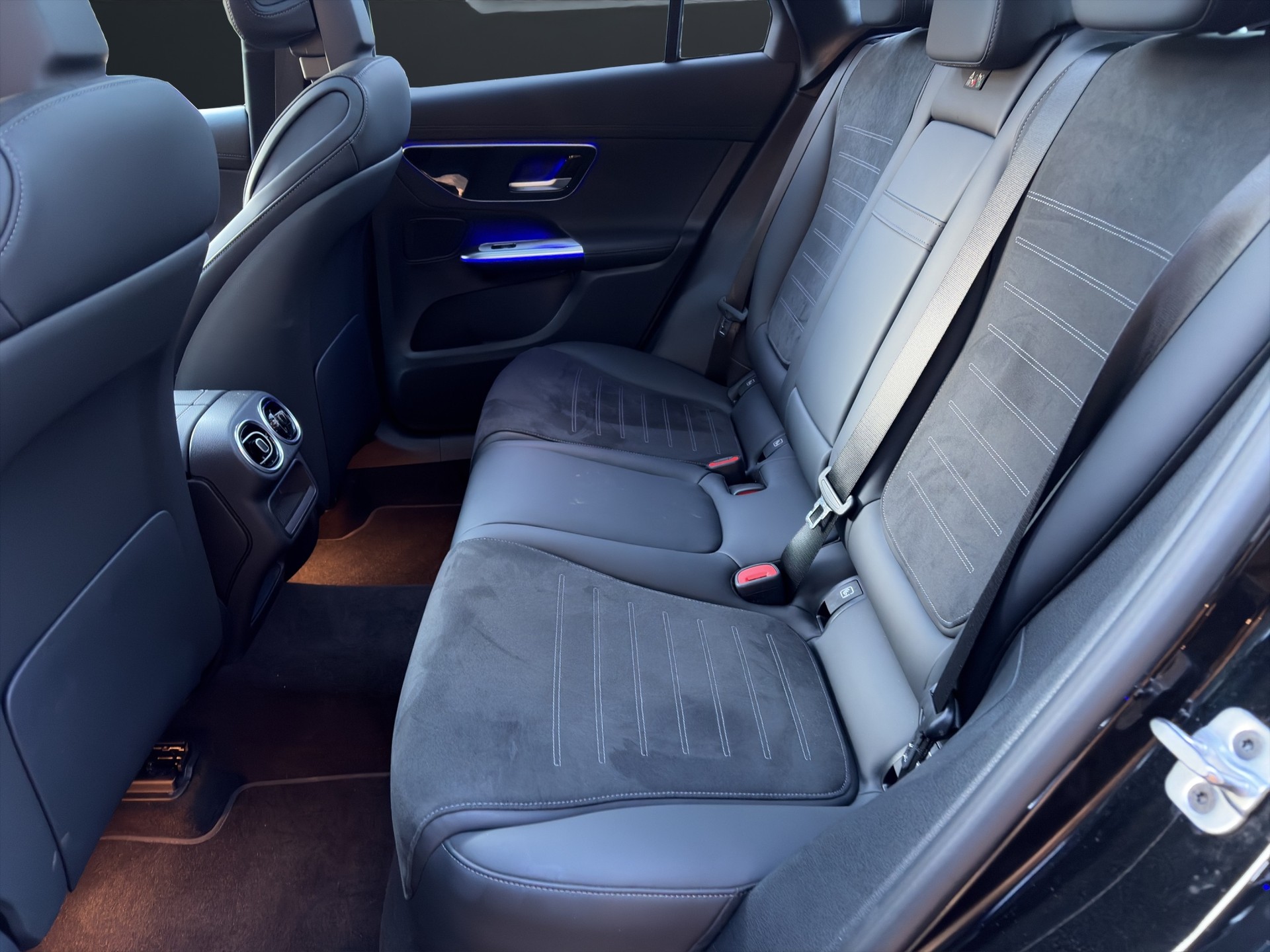 MERCEDES-BENZ GLC-Klasse X254 GLC 220 d AMG Line 4matic-image-8