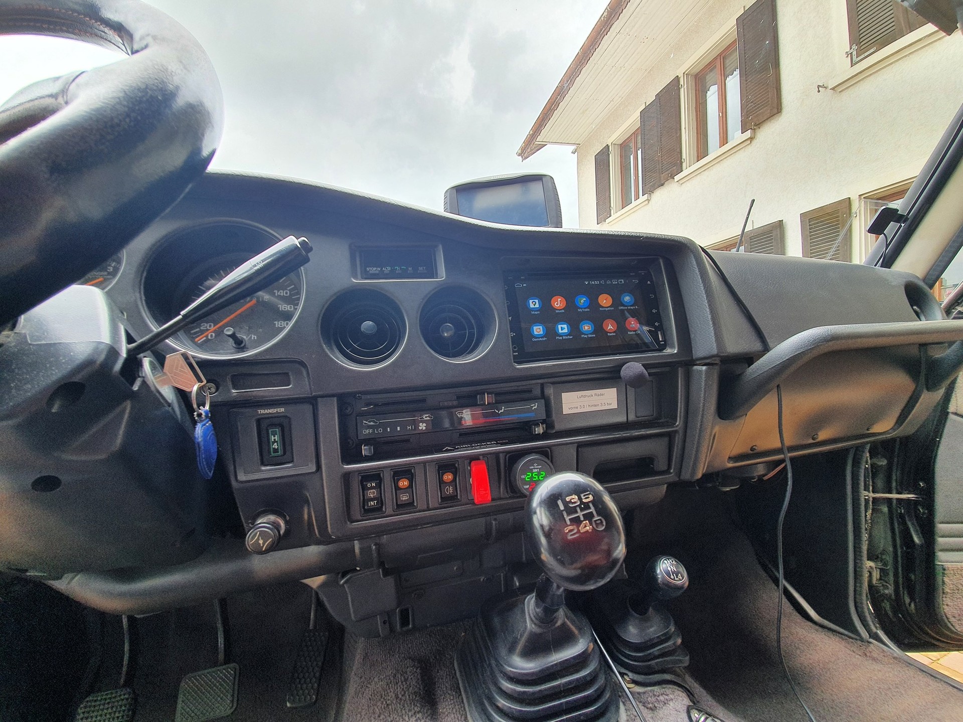 TOYOTA HJ 61 Station GX-image-3
