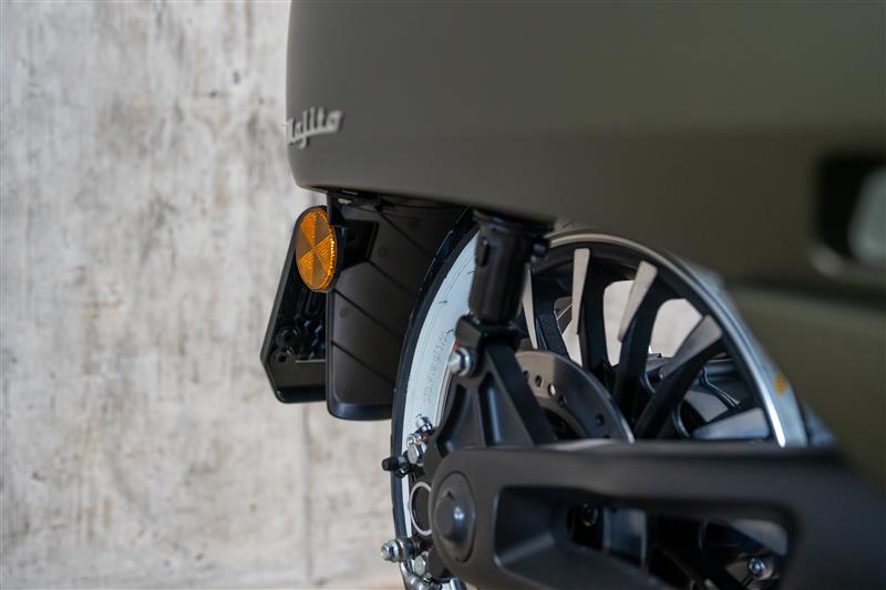 AVERSUS Luna-image-11