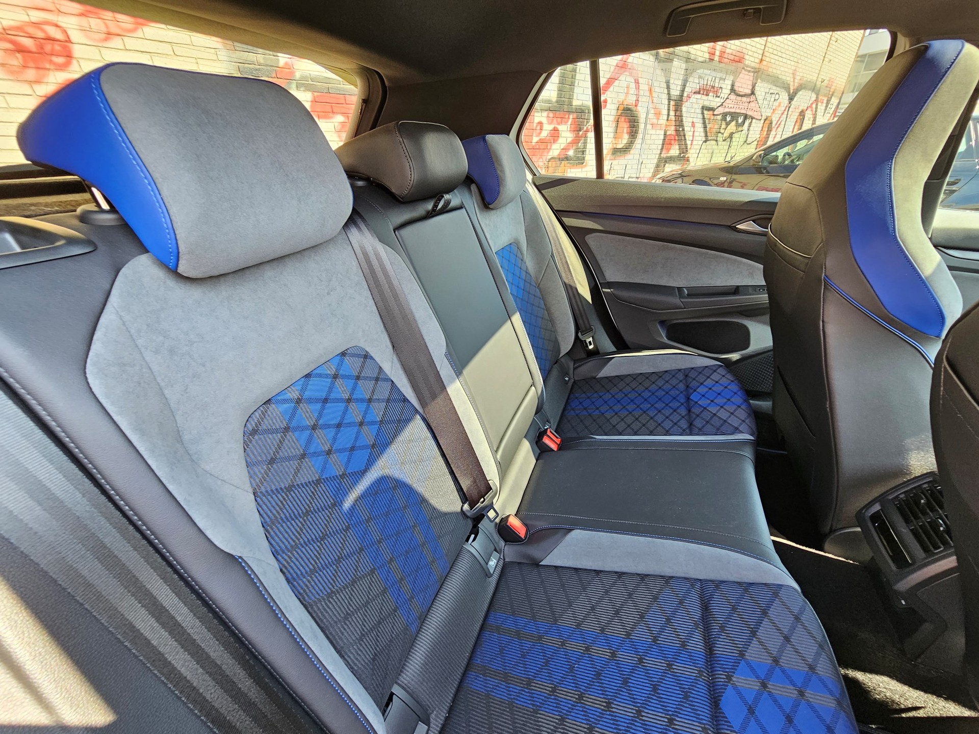 VW Golf 2.0 TSI R DSG 4Motion R 20 Years-image-10