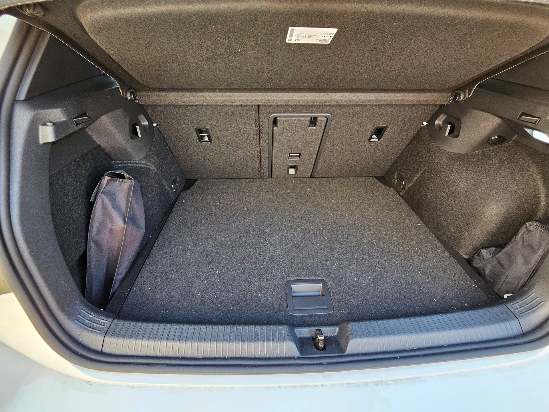 VW Golf 2.0 TSI R DSG 4Motion R 20 Years-image-11