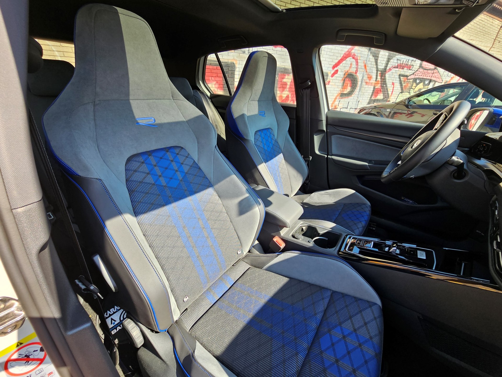 VW Golf 2.0 TSI R DSG 4Motion R 20 Years-image-9