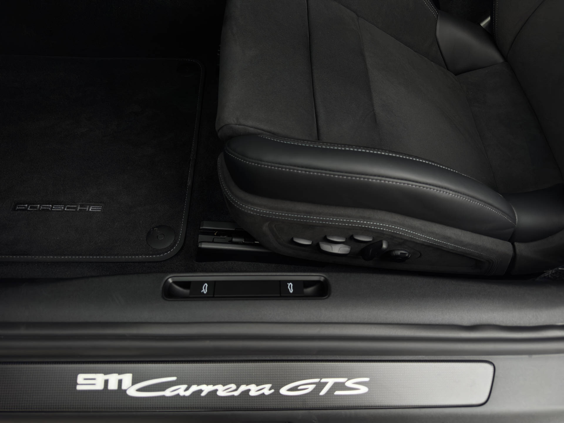 PORSCHE 911 Carrera GTS Cabriolet-image-7