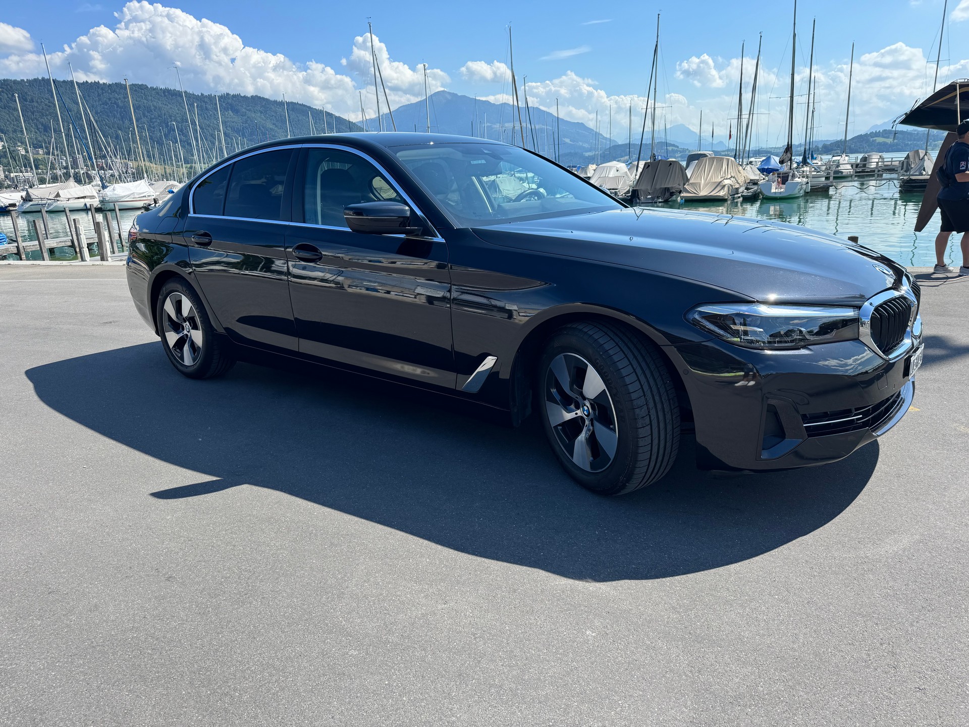 BMW 520d xDrive 48V Touring Luxury Steptronic-image-0