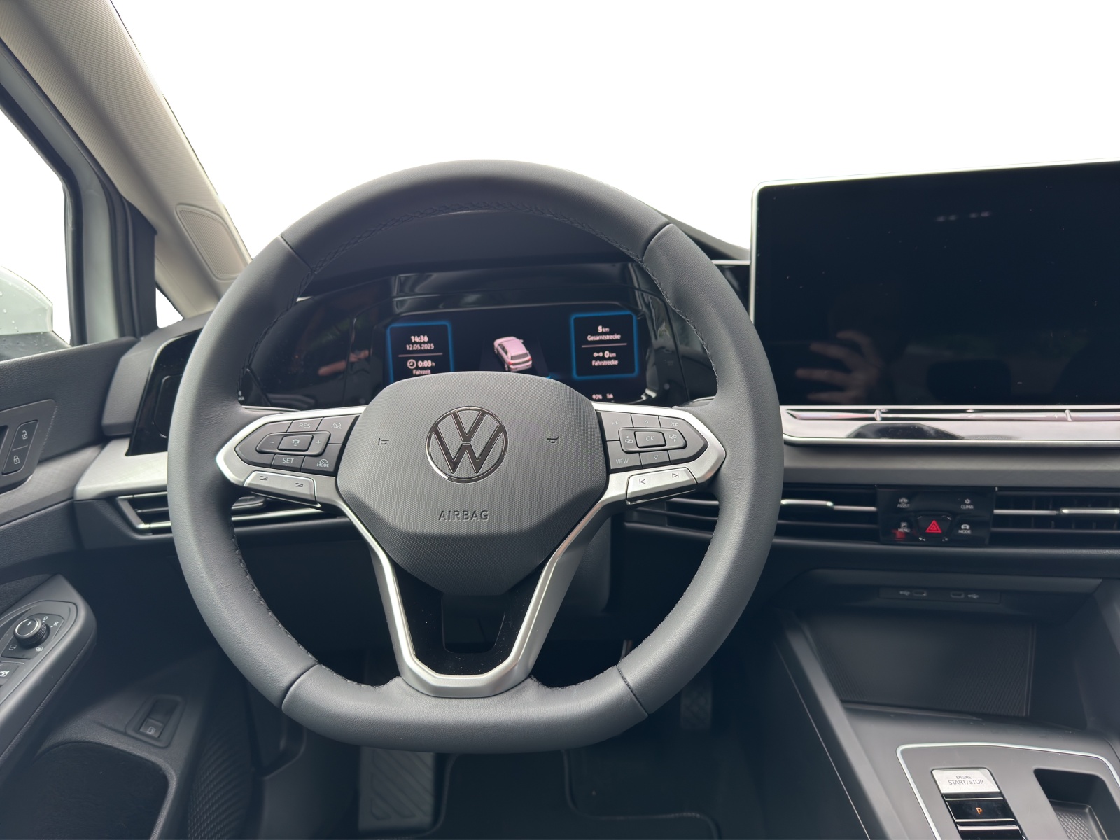 VW Golf 1.5 TSI PHEV Life-image-9