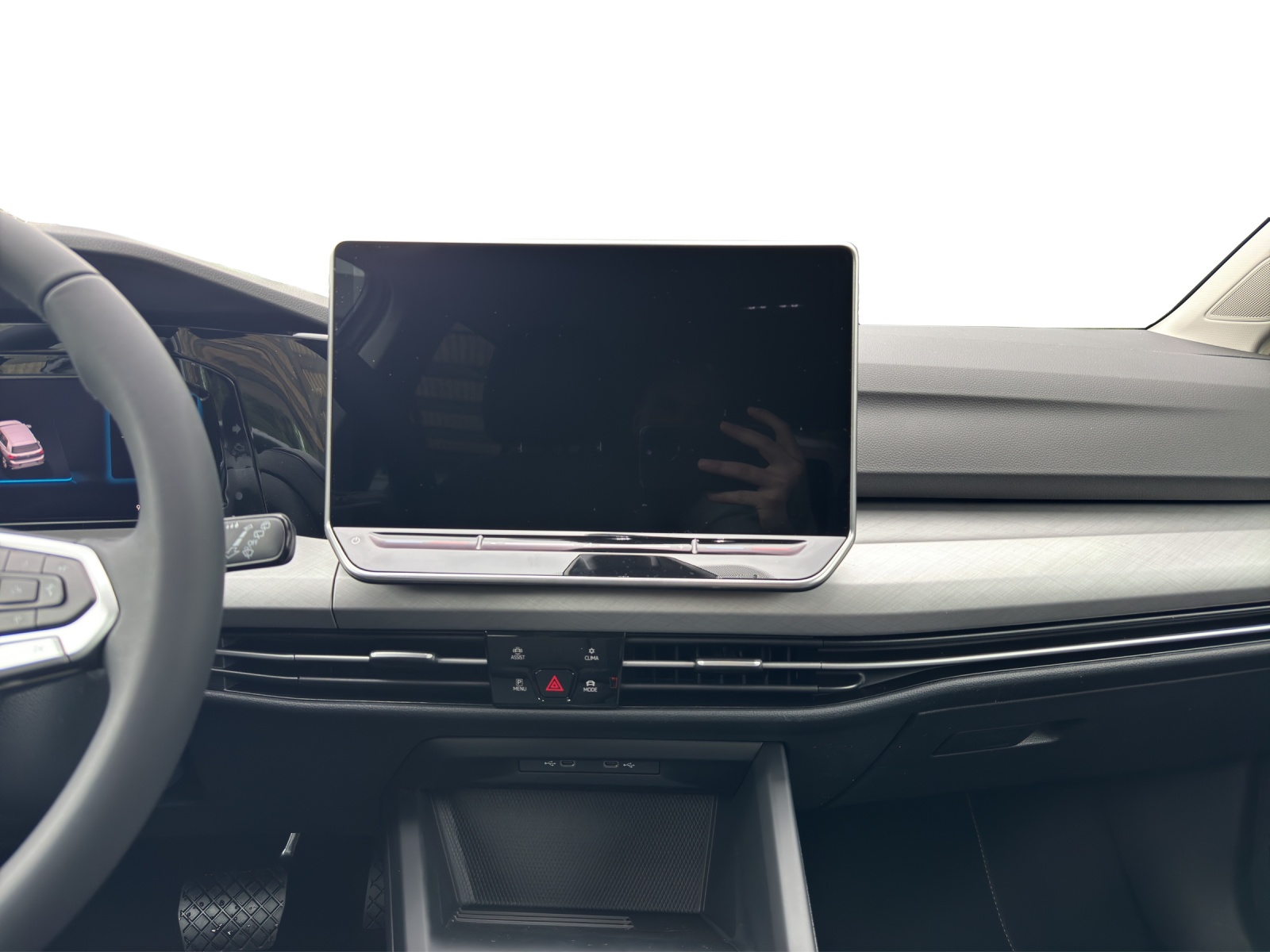 VW Golf 1.5 TSI PHEV Life-image-11