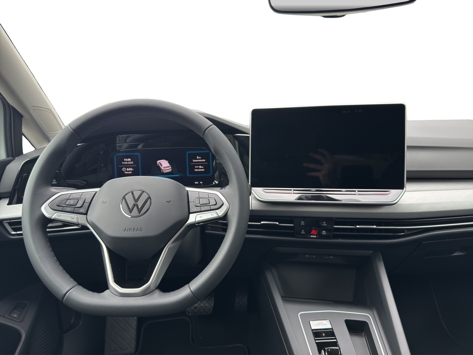VW Golf 1.5 TSI PHEV Life-image-10