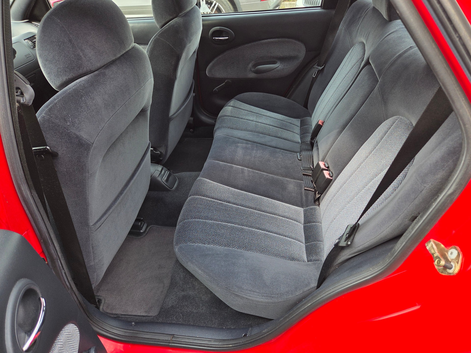 FORD Escort 1.8i 16V Ghia-image-13