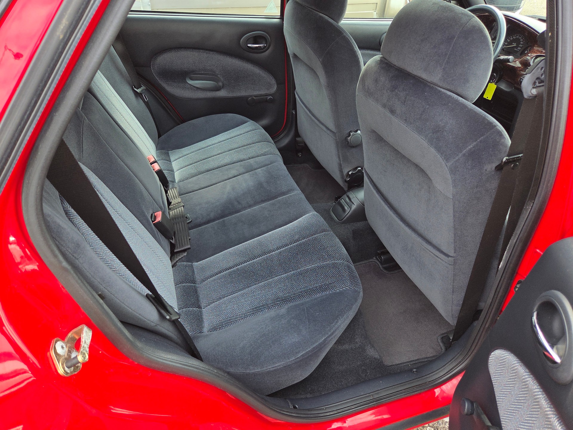 FORD Escort 1.8i 16V Ghia-image-12