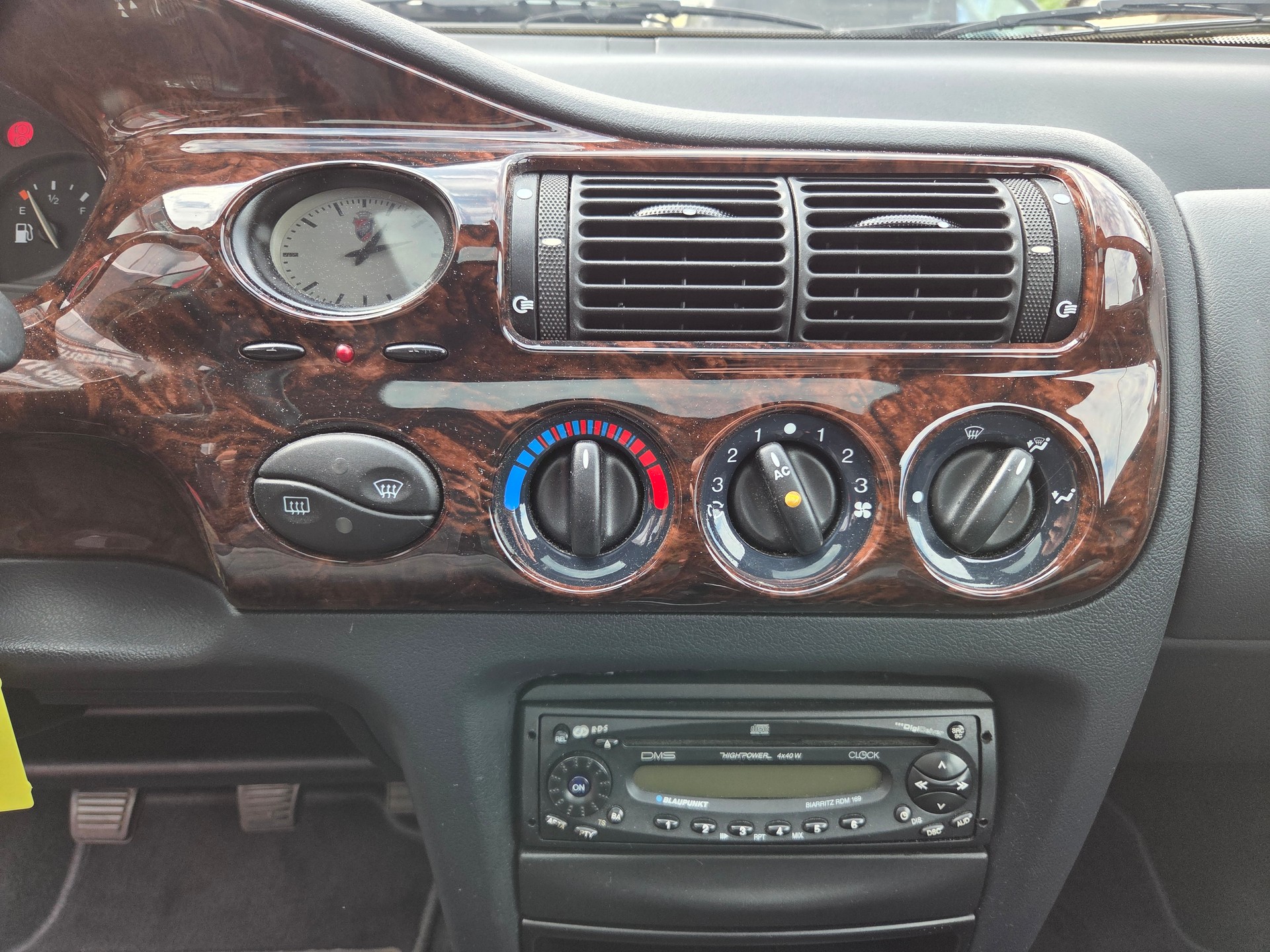 FORD Escort 1.8i 16V Ghia-image-17