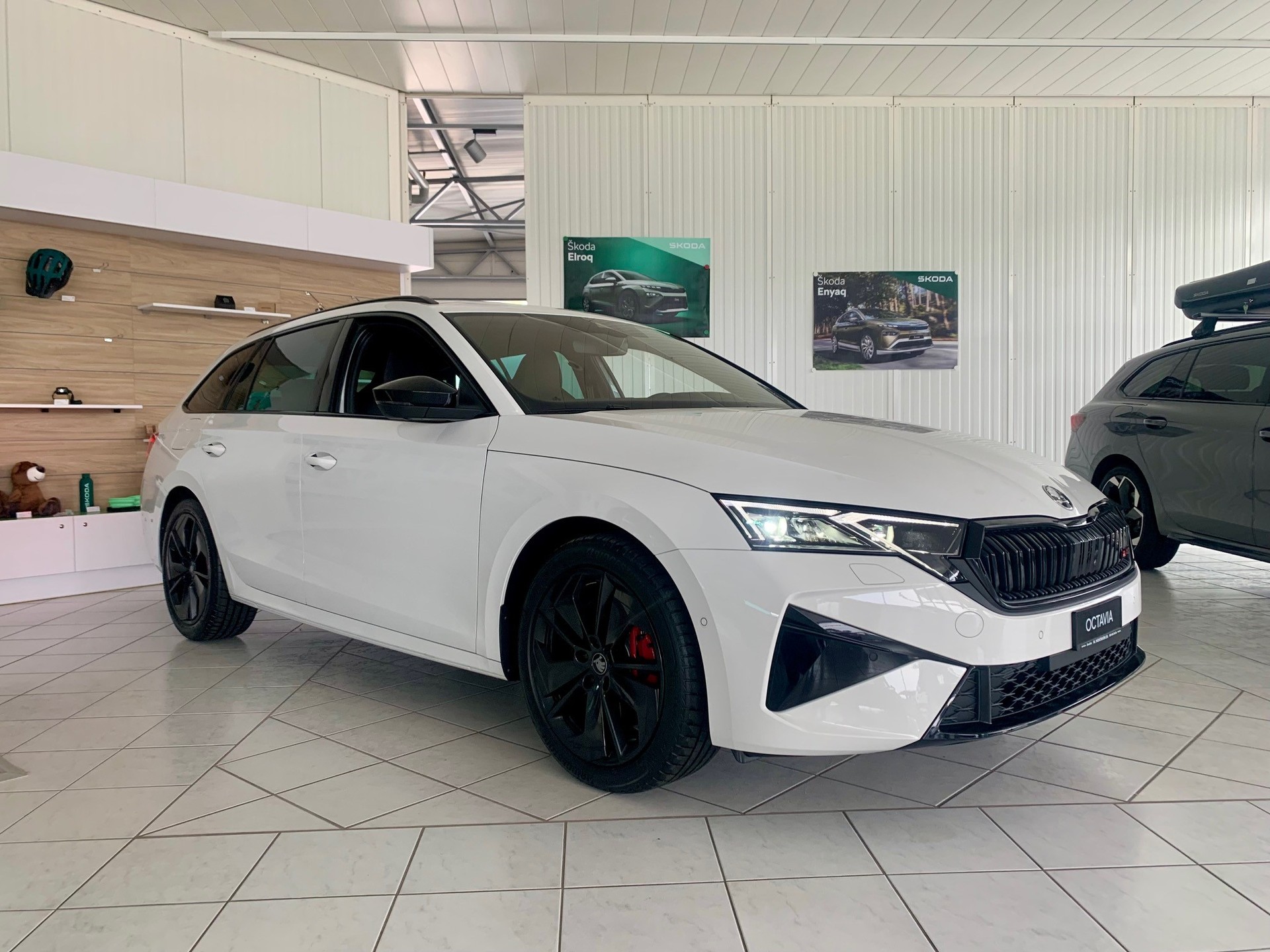 SKODA Octavia Combi 2.0 TSI DSG RS-image-0