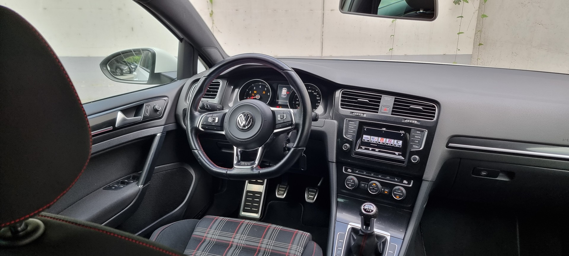 VW Golf 2.0 TSI GTI-image-6
