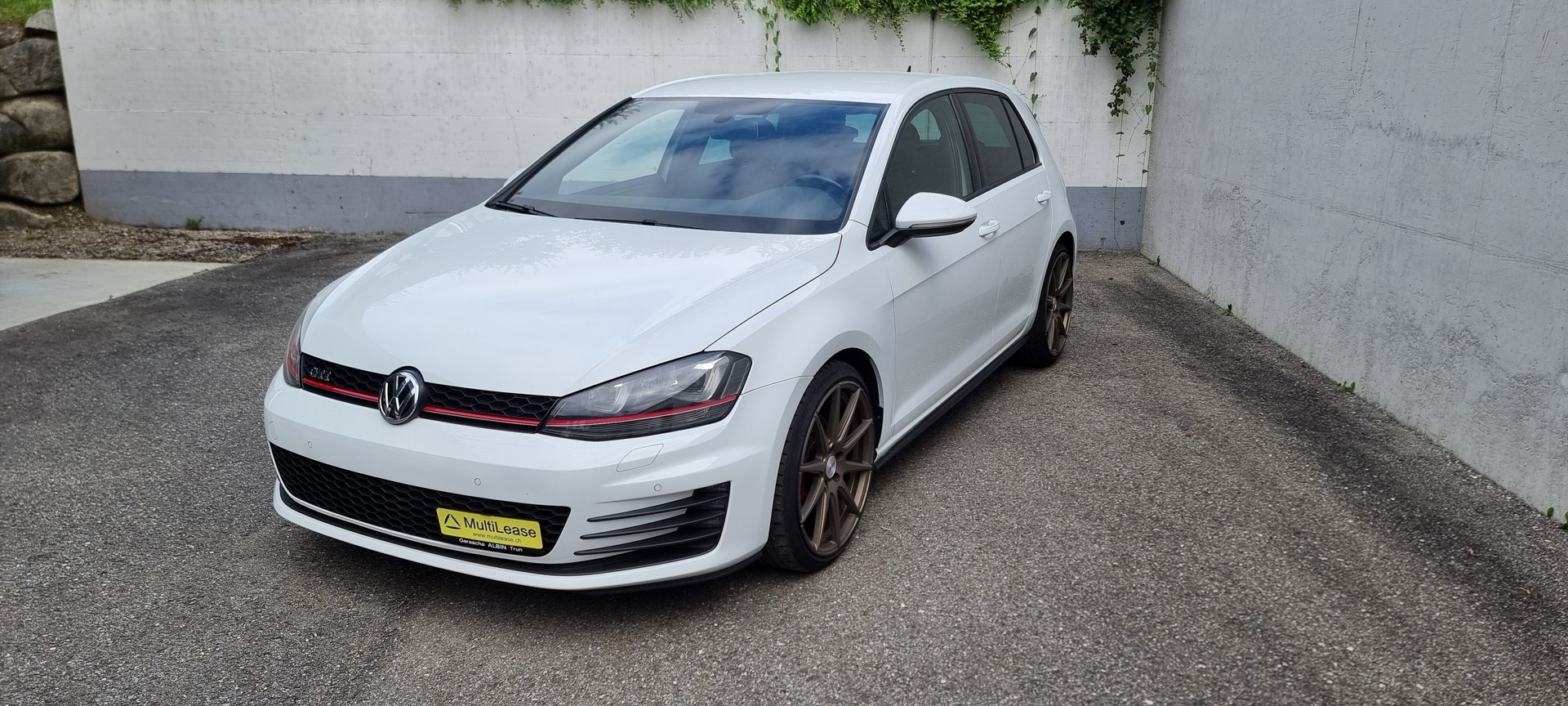 VW Golf 2.0 TSI GTI-image-2
