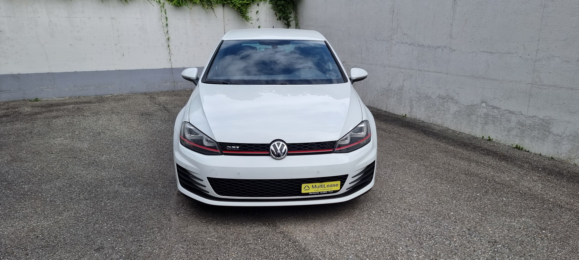 VW Golf 2.0 TSI GTI-image-1