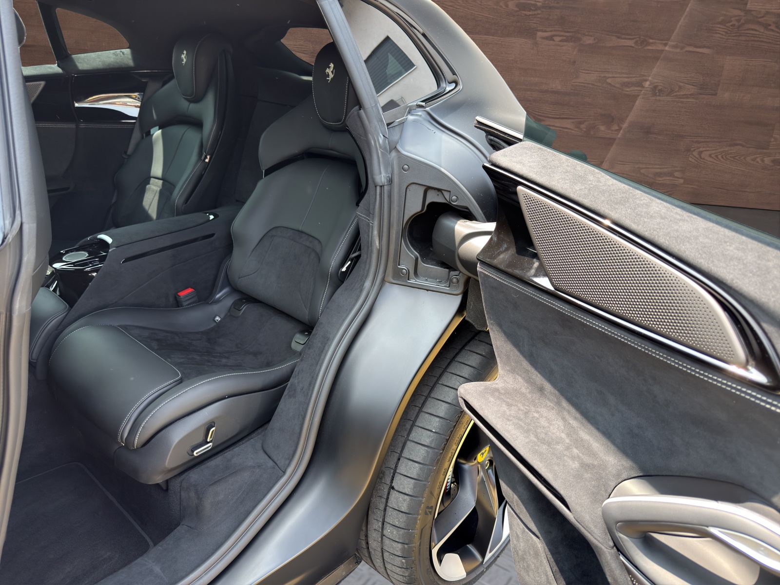 FERRARI Purosangue 6.5 V12 " Pack Carbon"-image-11