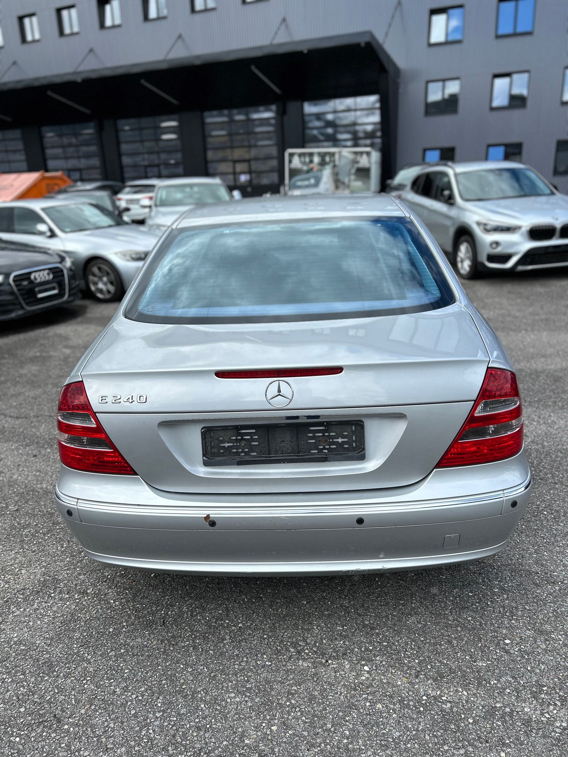 MERCEDES-BENZ E 240 Avantgarde-image-1