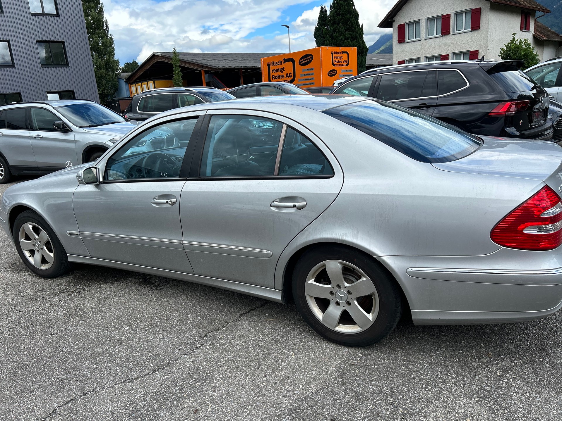 MERCEDES-BENZ E 240 Avantgarde-image-9