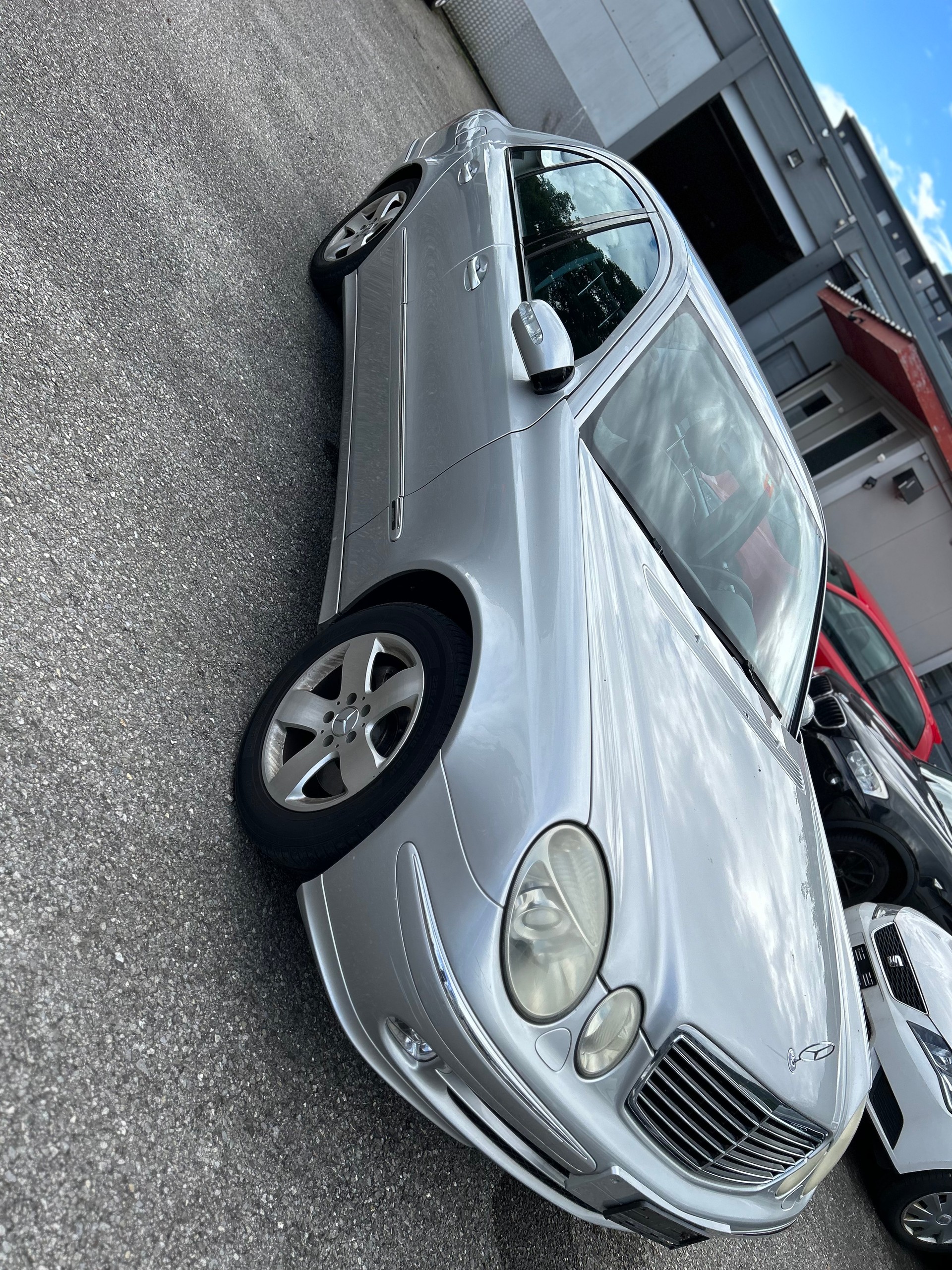 MERCEDES-BENZ E 240 Avantgarde-image-6