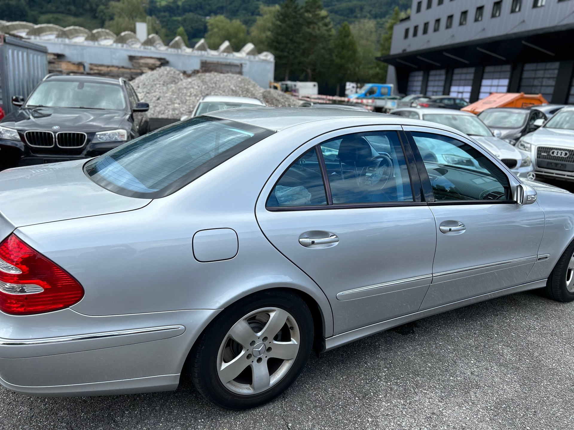 MERCEDES-BENZ E 240 Avantgarde-image-8