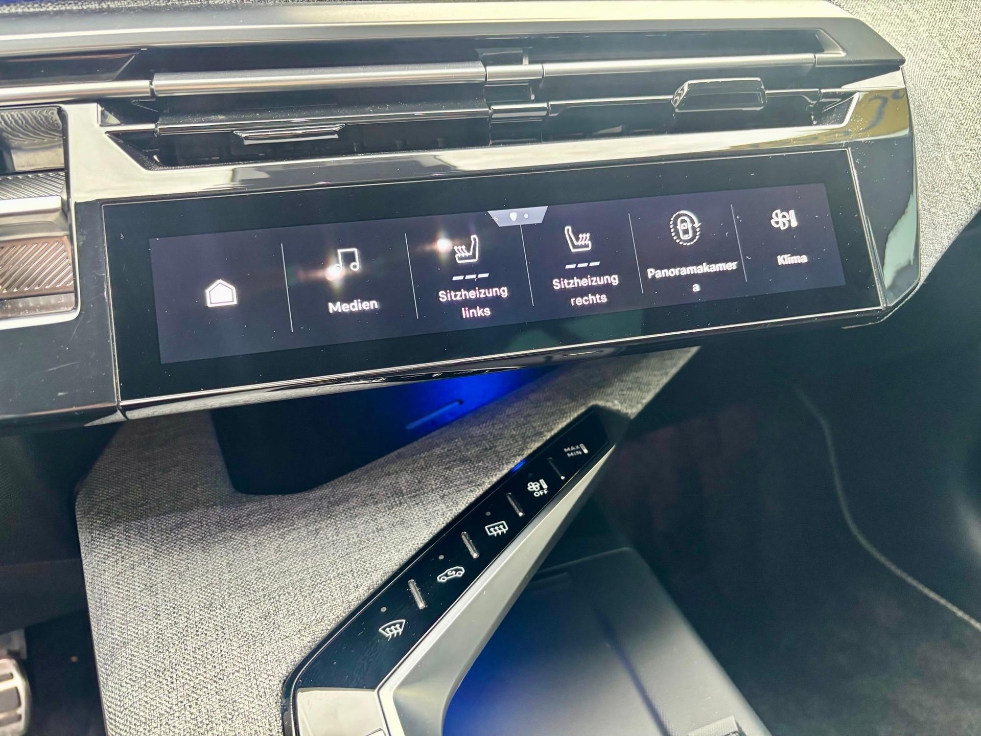 PEUGEOT 3008 e-GT-image-13