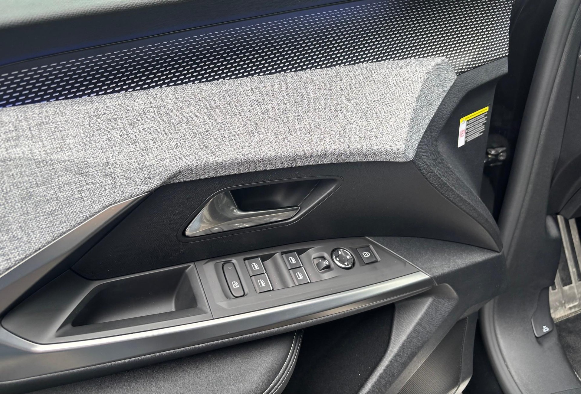 PEUGEOT 3008 e-GT-image-14