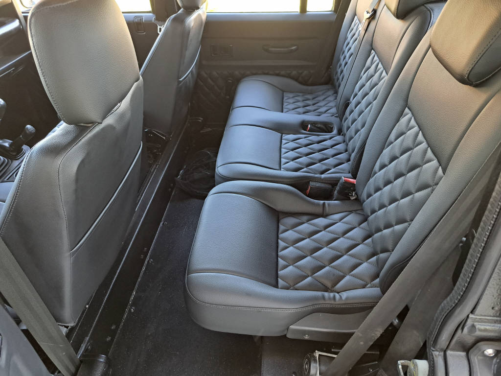 LAND ROVER Defender 110 double-cabine Pick-up 2.4 Tdi-image-7