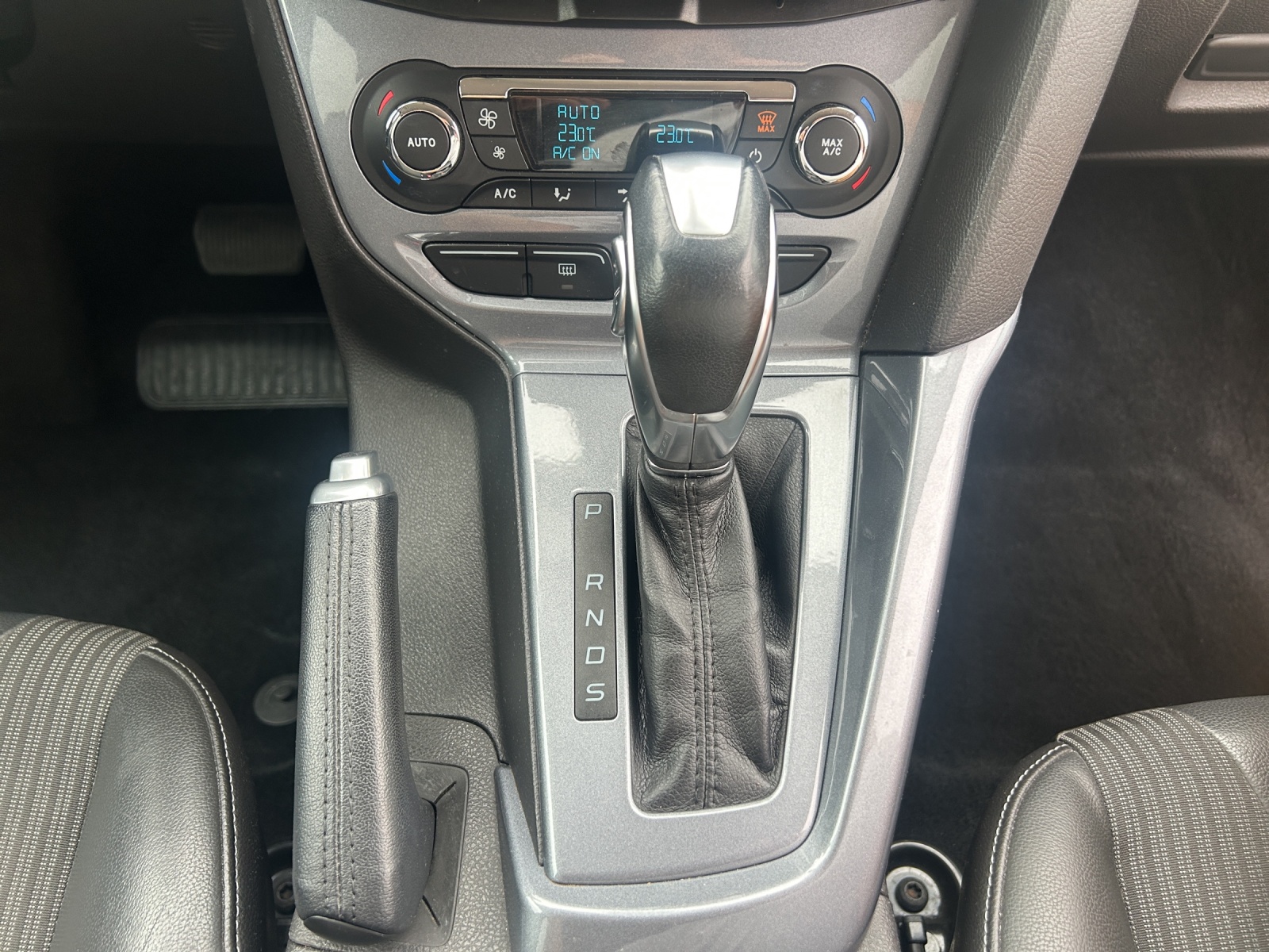 FORD Focus 2.0 TDCi Titanium PowerShift-image-9