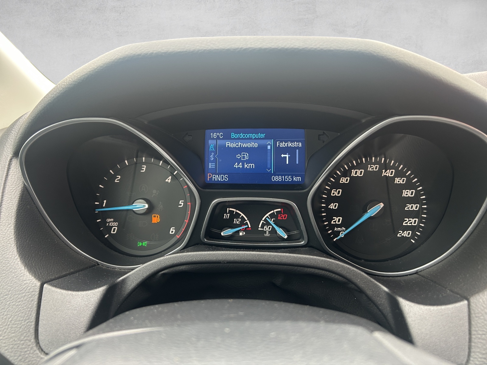 FORD Focus 2.0 TDCi Titanium PowerShift-image-16