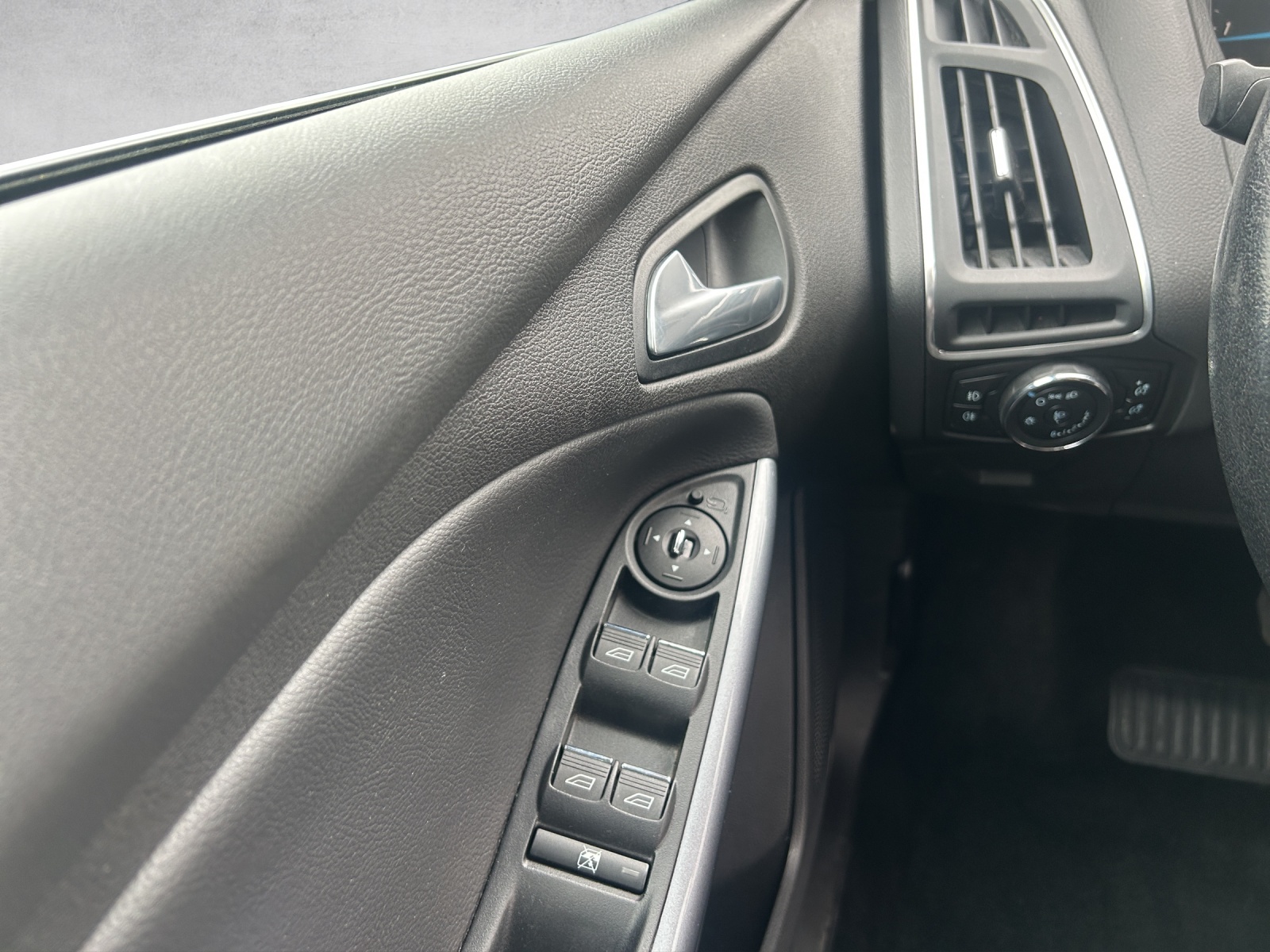 FORD Focus 2.0 TDCi Titanium PowerShift-image-14