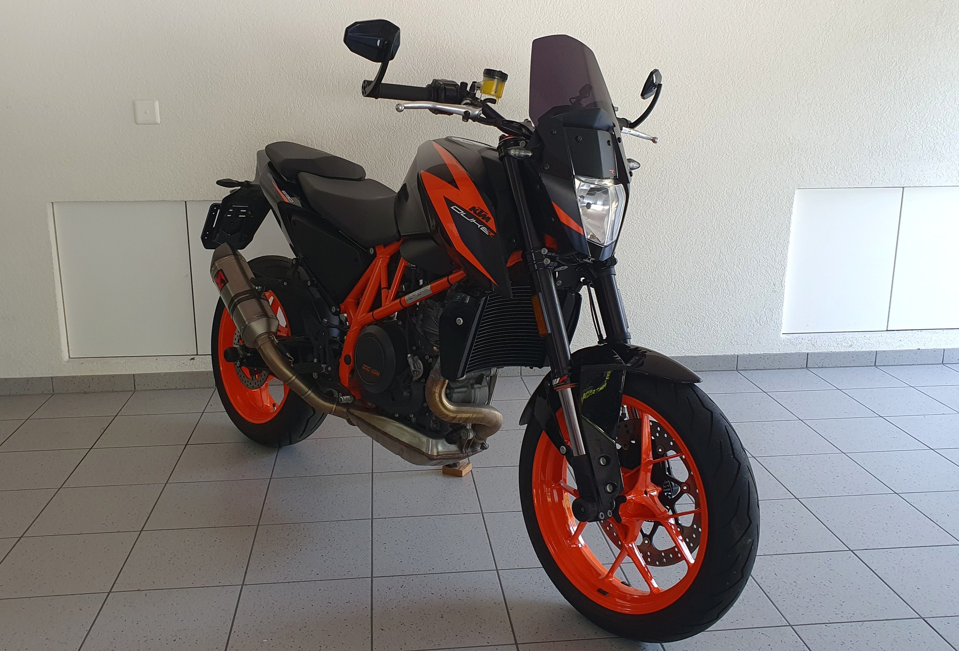 KTM 690 Duke R ABS-image-1