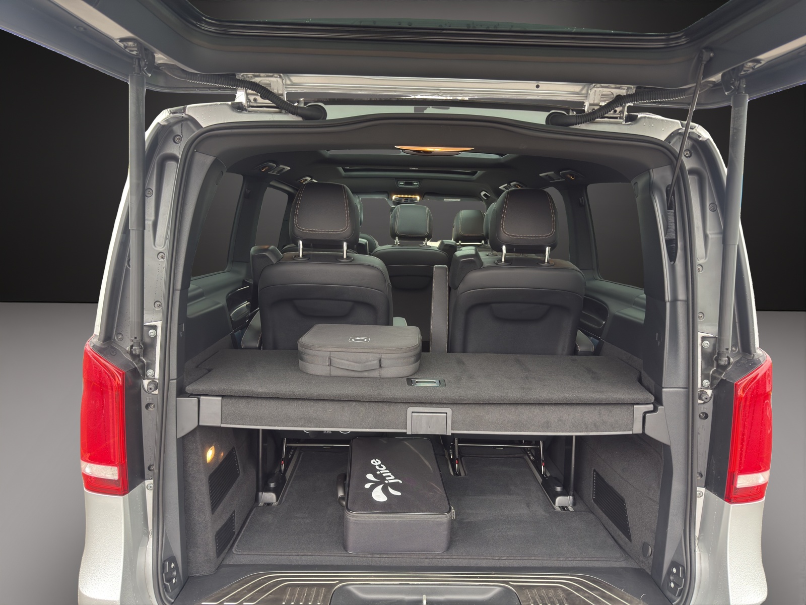 MERCEDES-BENZ EQV 300 lang-image-10