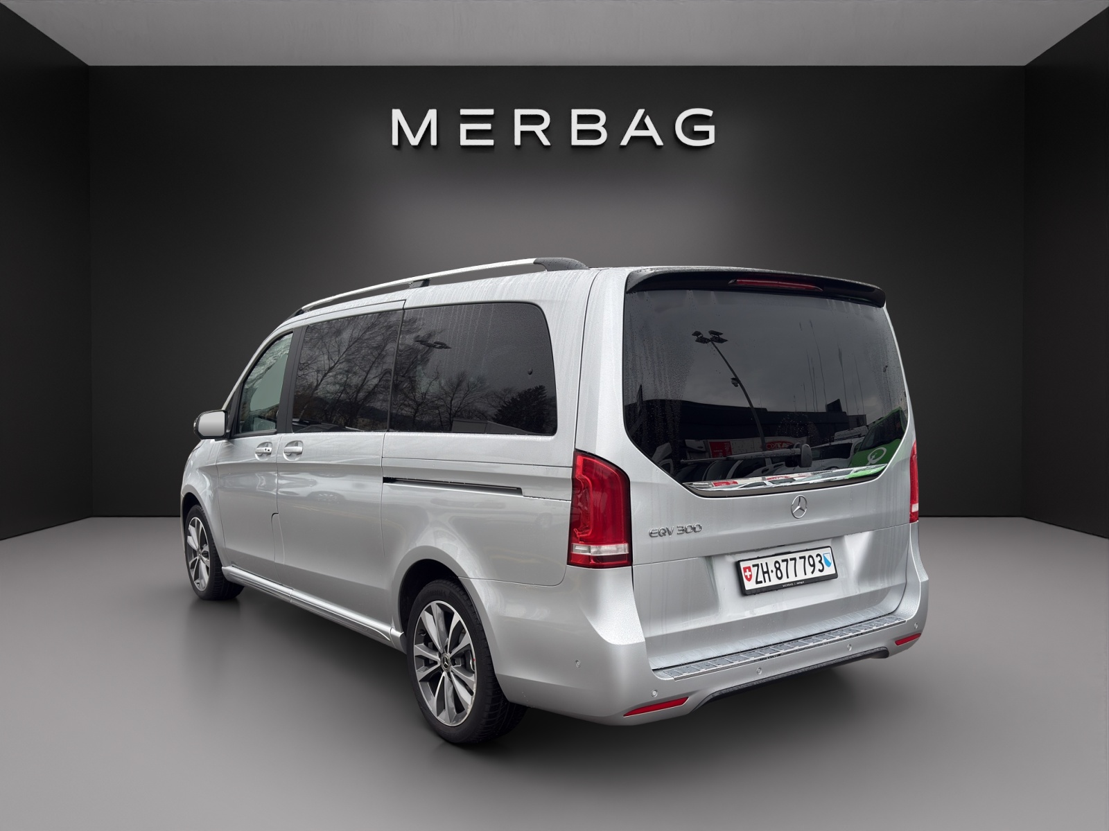 MERCEDES-BENZ EQV 300 lang-image-3