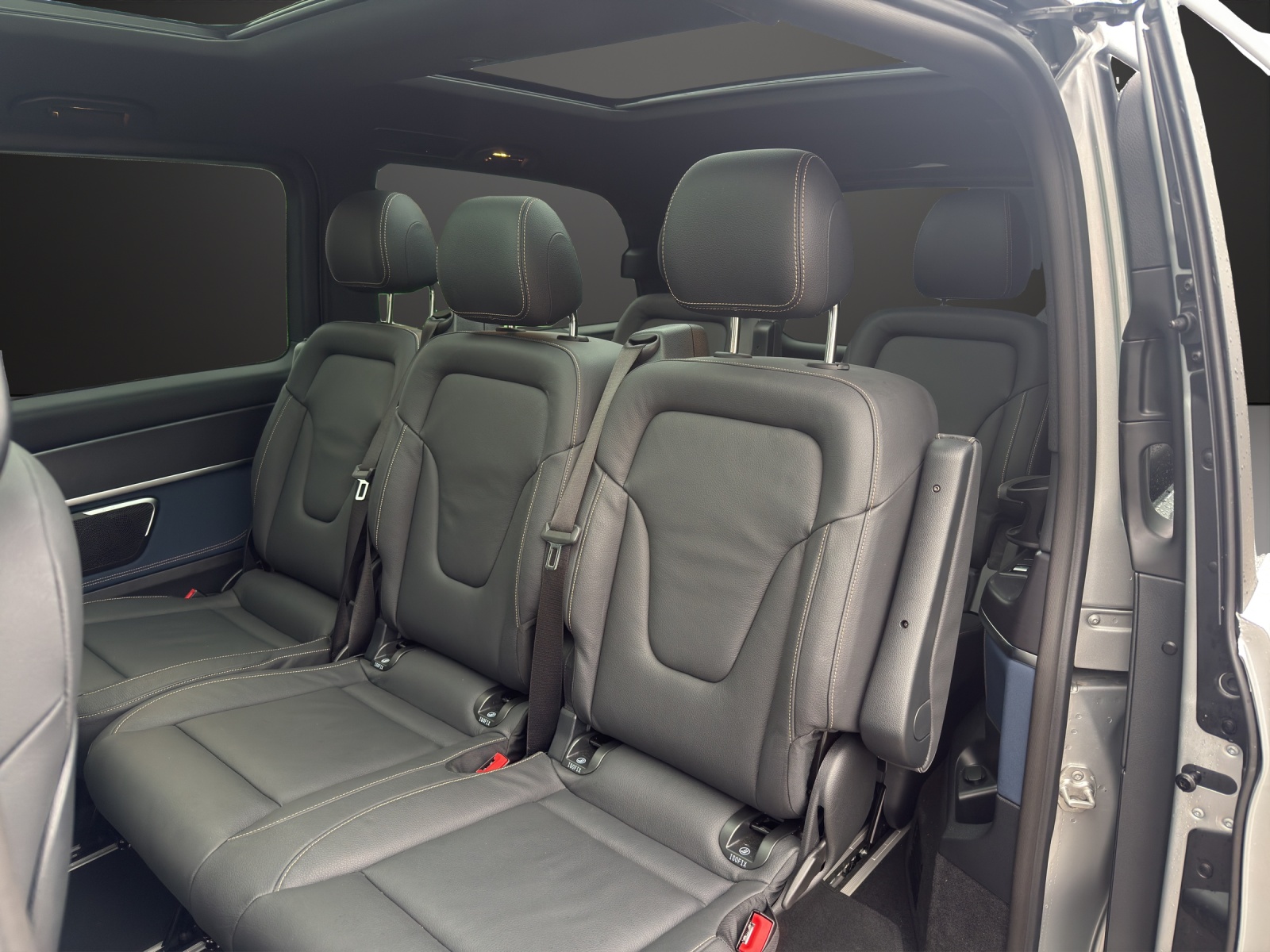 MERCEDES-BENZ EQV 300 lang-image-7