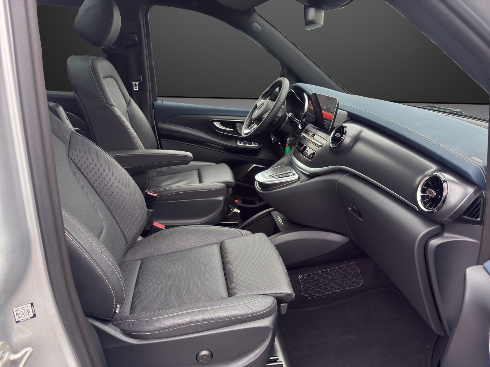 MERCEDES-BENZ EQV 300 lang-image-9
