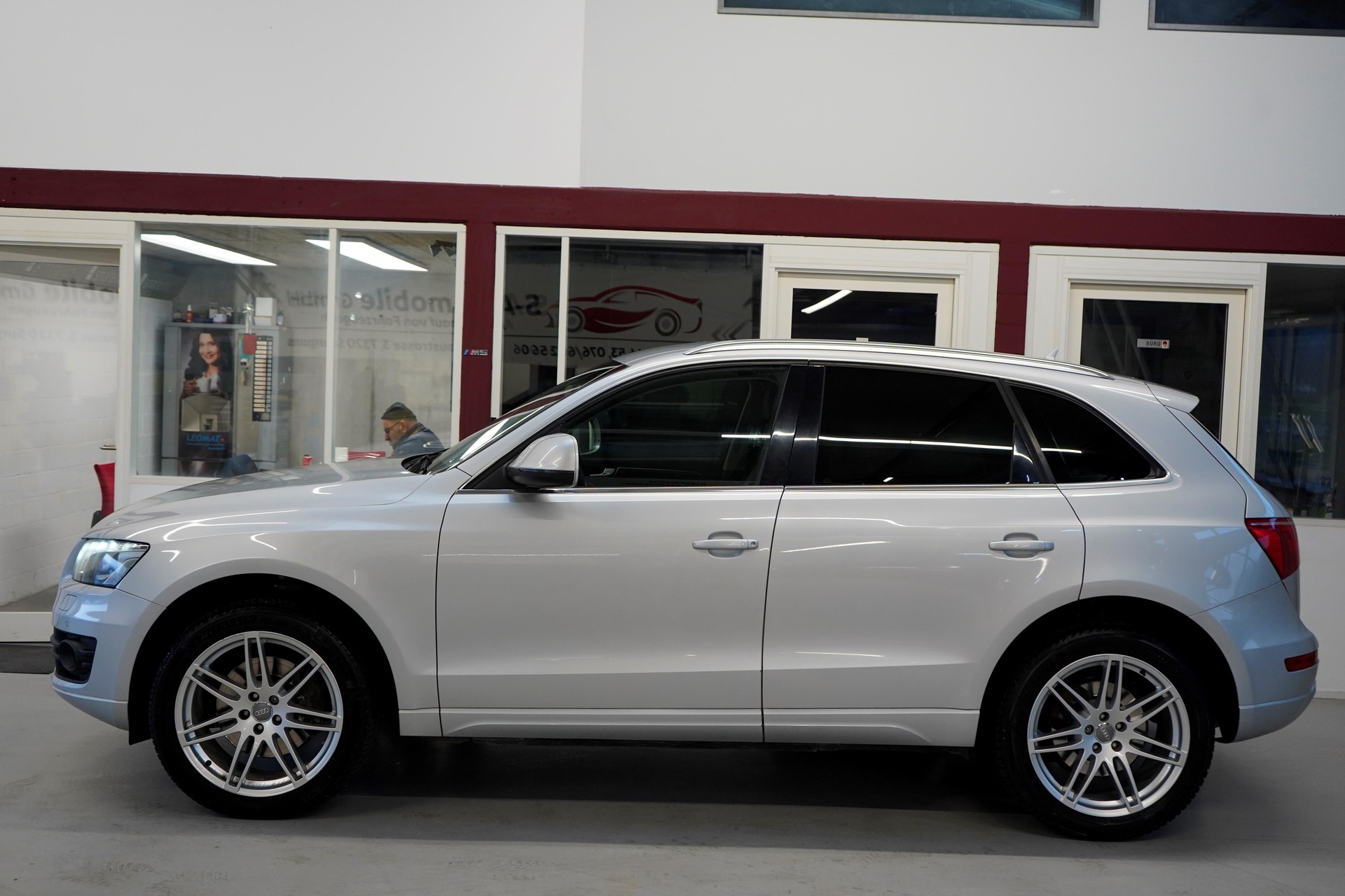 AUDI Q5 3.0 TDI quattro S-tronic-image-2