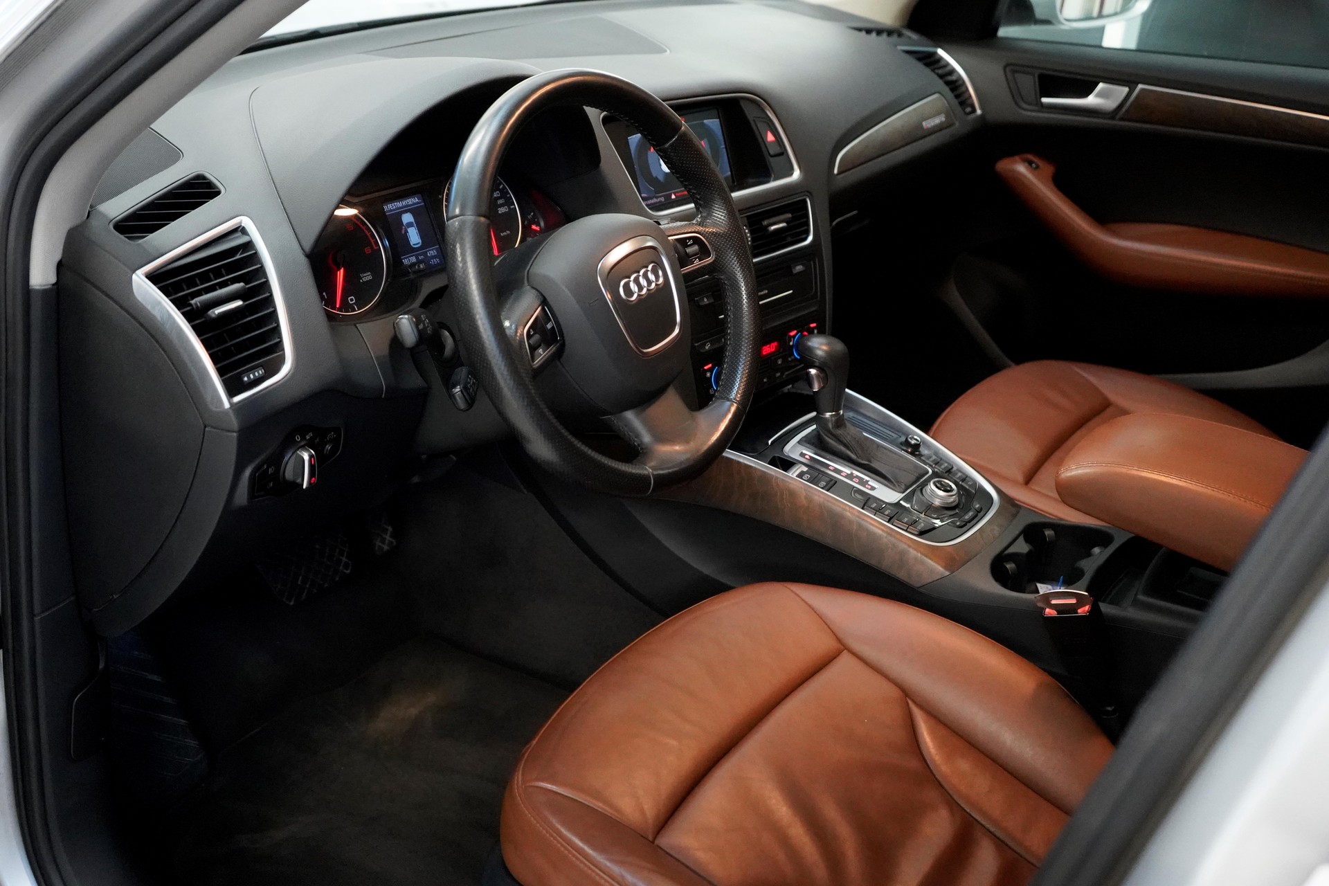 AUDI Q5 3.0 TDI quattro S-tronic-image-9
