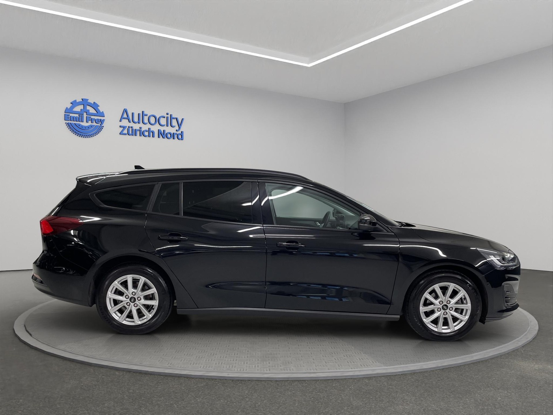 FORD Focus Station Wagon 1.0i EcoB Hybrid 125 Cool & Connect-image-9