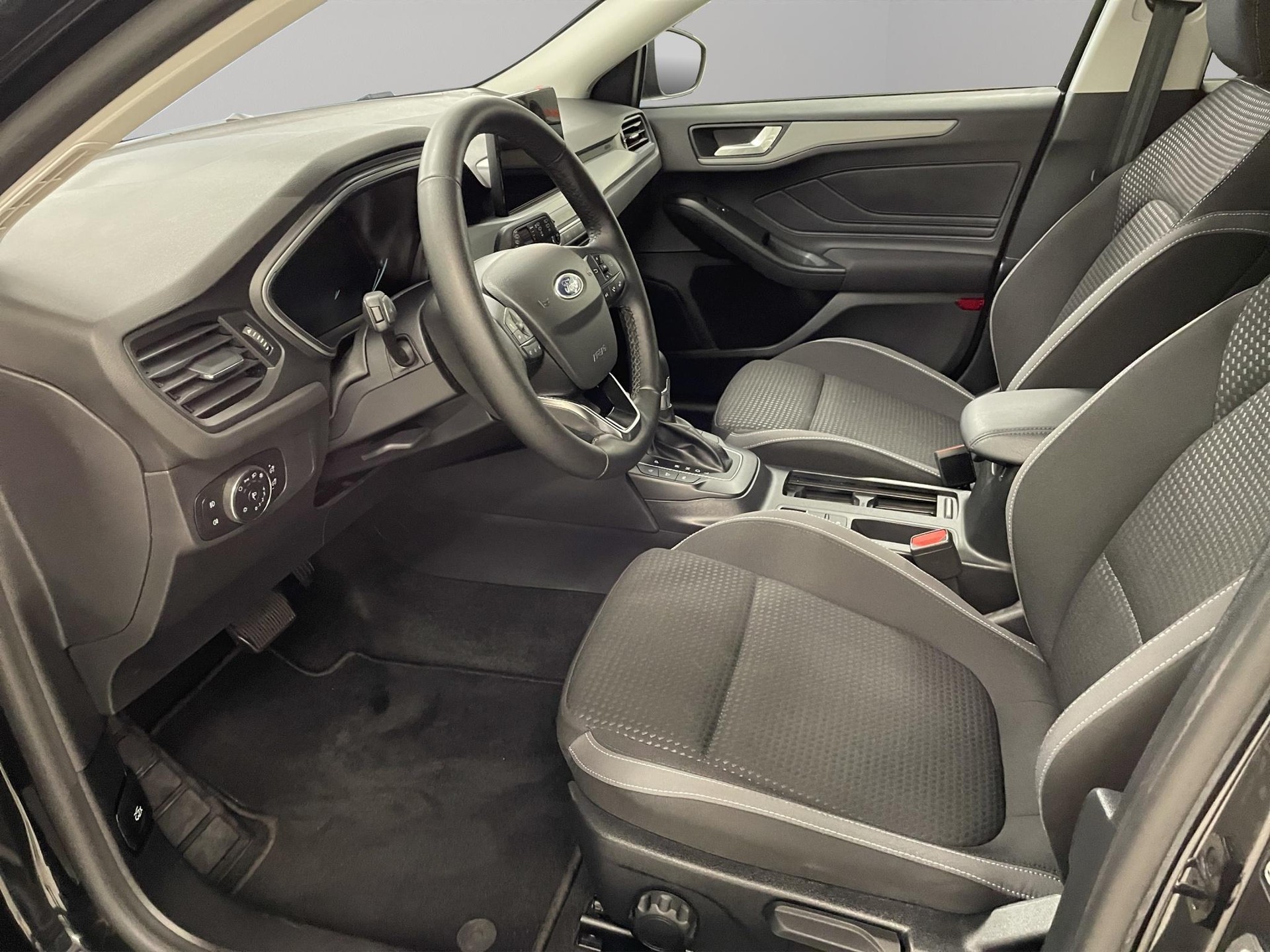 FORD Focus Station Wagon 1.0i EcoB Hybrid 125 Cool & Connect-image-2