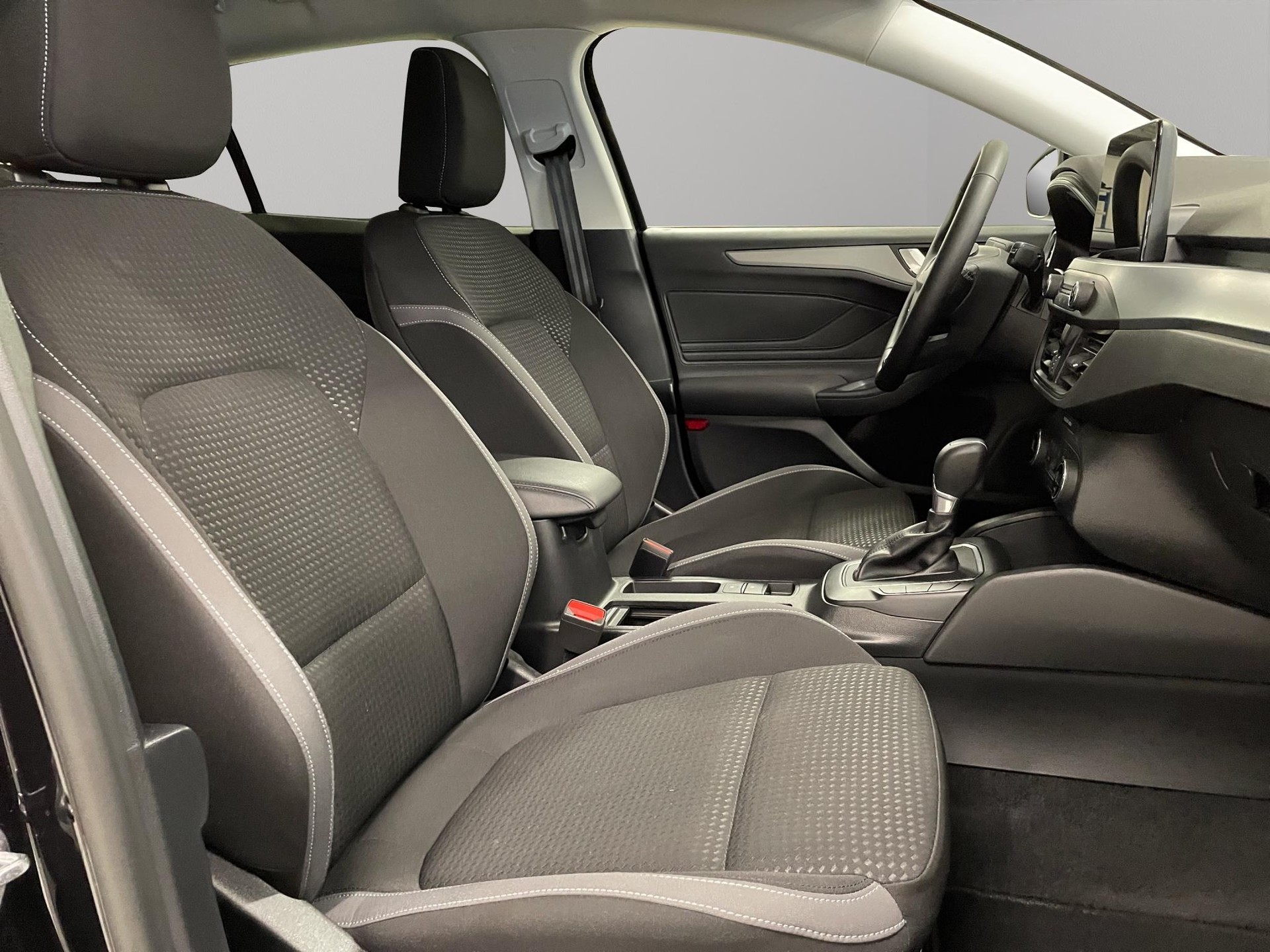 FORD Focus Station Wagon 1.0i EcoB Hybrid 125 Cool & Connect-image-3