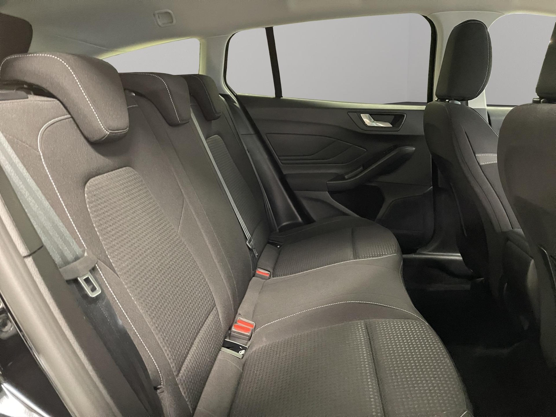 FORD Focus Station Wagon 1.0i EcoB Hybrid 125 Cool & Connect-image-11