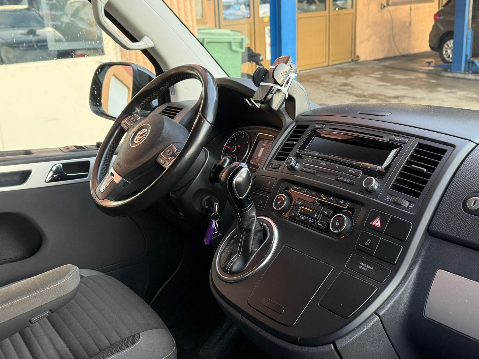 VW T5 Multivan 2.0 Bi-TDI CR Family Cup 4Motion DSG-image-8