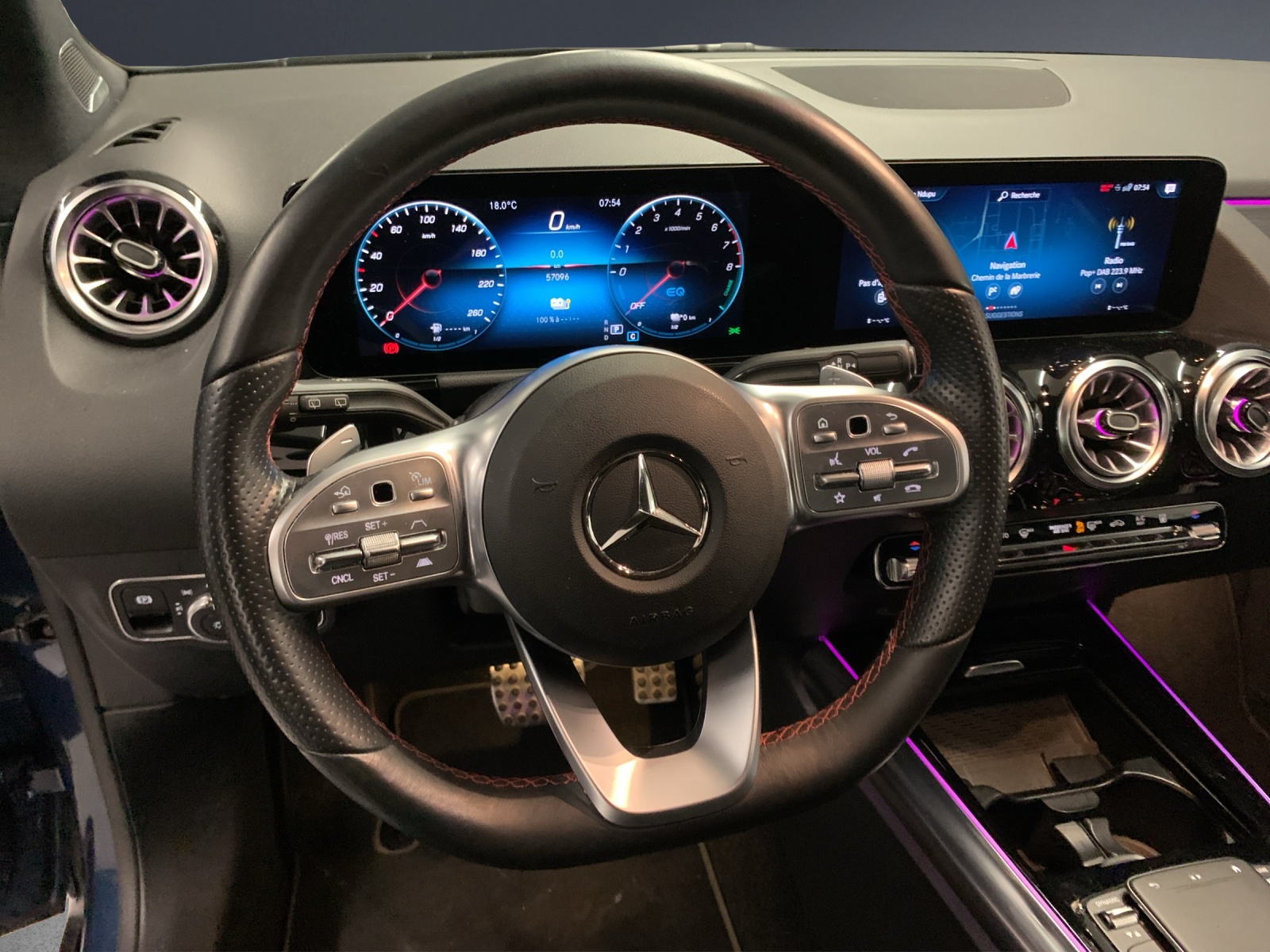 MERCEDES-BENZ B 250 e AMG Line-image-8