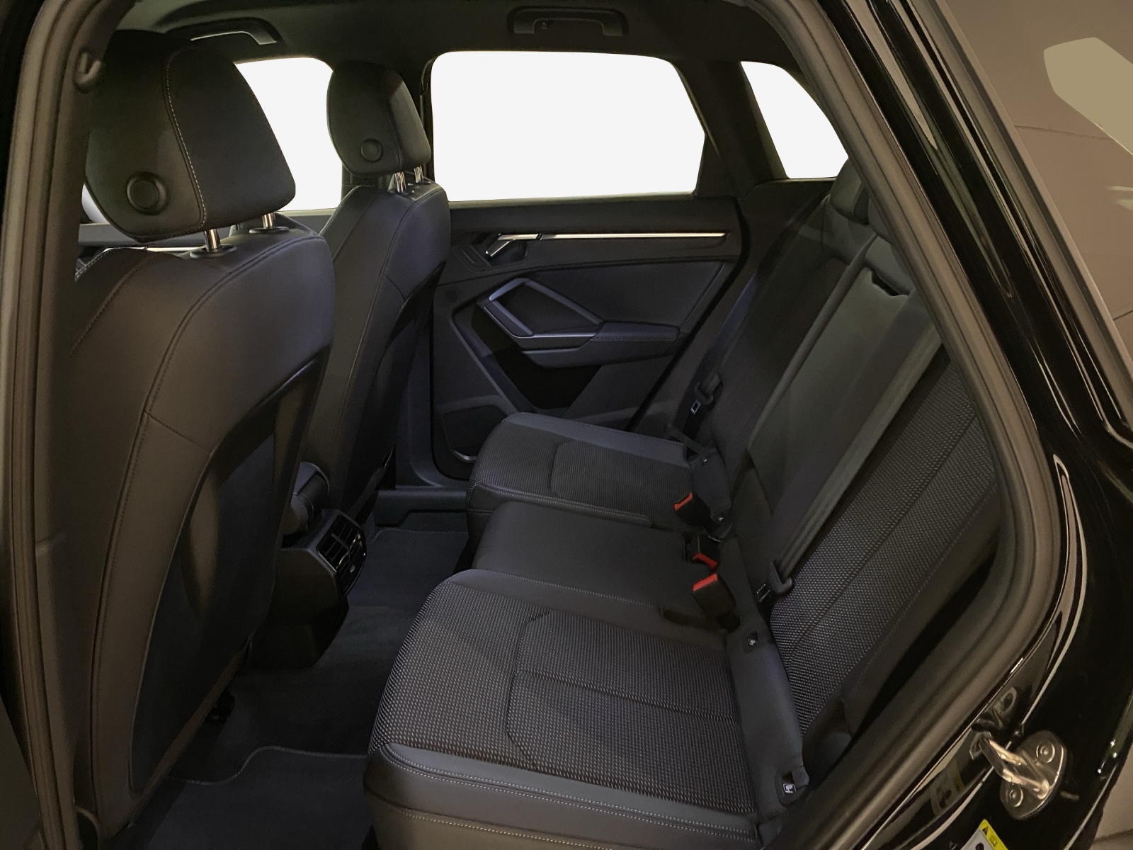 AUDI Q3 35 TFSI S line Attraction S-tronic-image-11