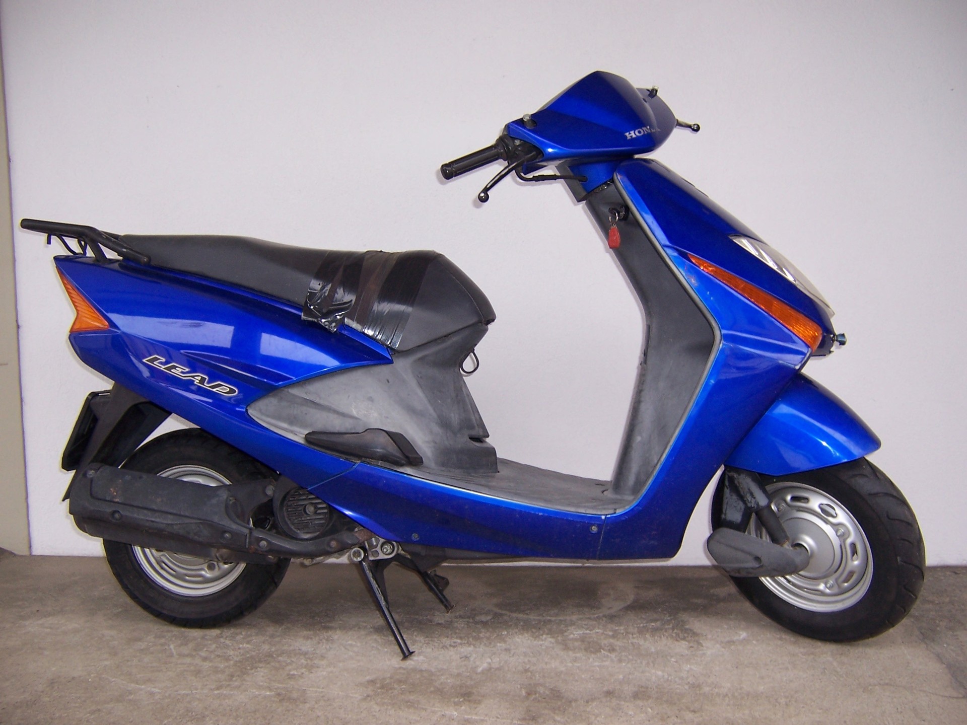 HONDA SCV 100 Lead-image-3