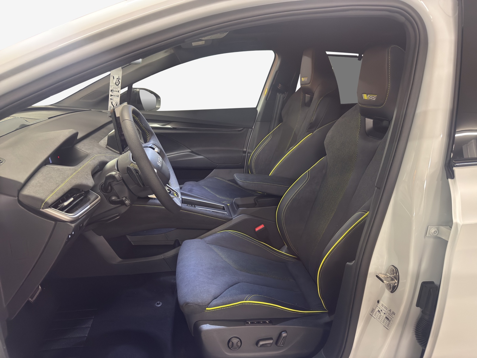 SKODA Enyaq 4x4 RS-image-7